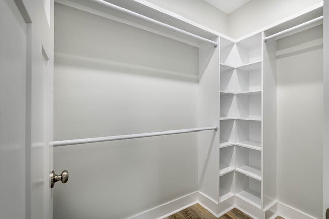 Building Photo - 108 Clearing Wy