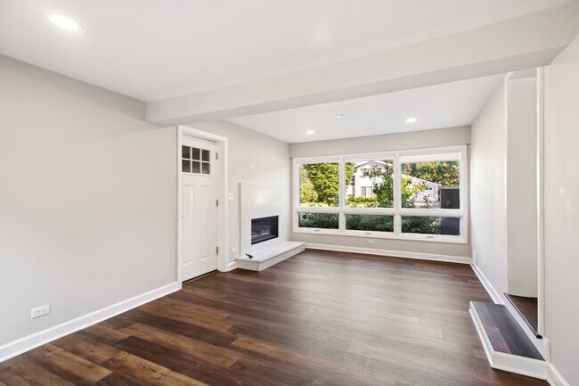 Building Photo - 1321 Heatherfield Ln