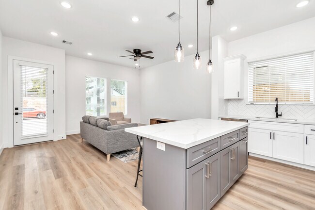 Building Photo - 3613 Rosalie St