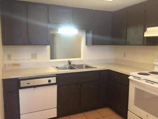 Building Photo - 2050 Oleander Blvd