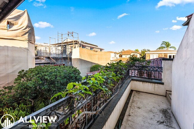 Building Photo - 111 Via Jucar