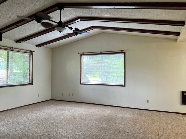 Building Photo - 38355-38385 Weirich Dr