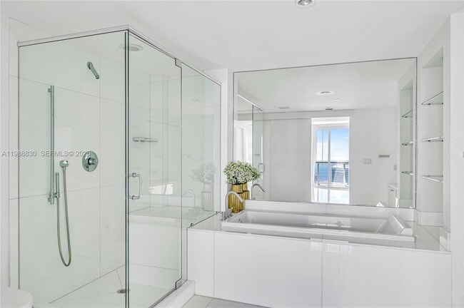 Building Photo - 495 Brickell Ave