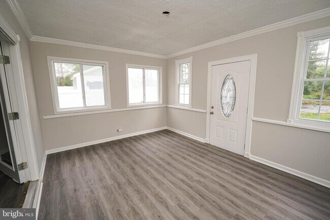 Building Photo - 28975 Aleine Ave