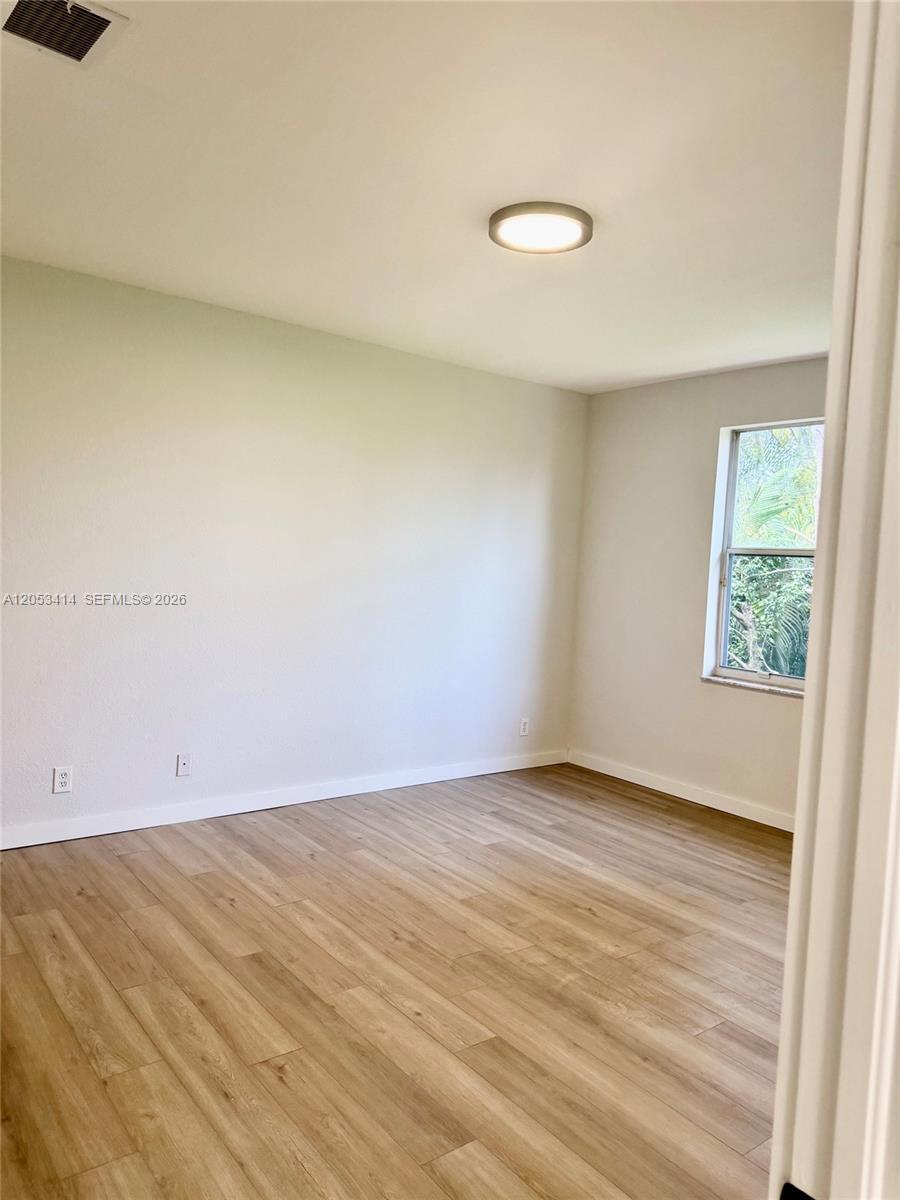Building Photo - 4946 SW 38th Way
