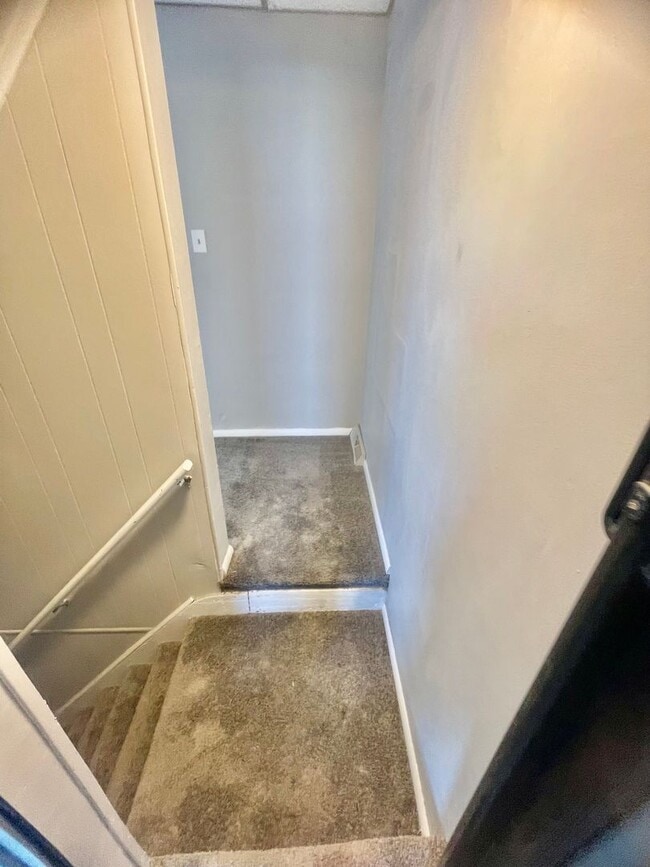 Building Photo - 2 Bed 1 Bath- Pittsburgh Pa