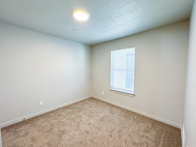 Building Photo - 64 W 600 S