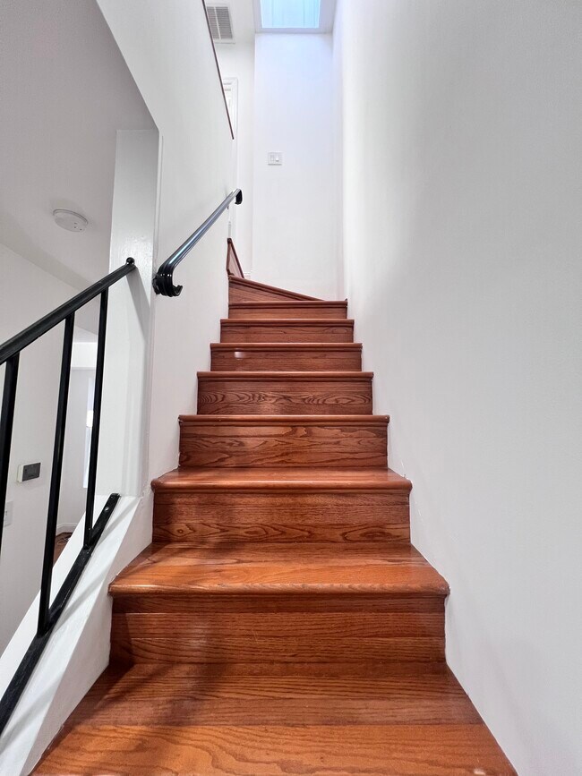 Building Photo - 1423 K St SE