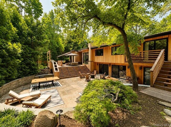Building Photo - 14 Tall Tree Ct