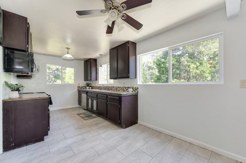 Building Photo - 6273 Dolly Varden Ln