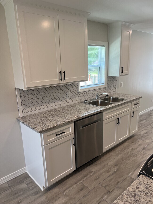Building Photo - 2515 Kavanaugh Rd