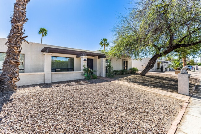 Building Photo - 11051 N 44th Ct