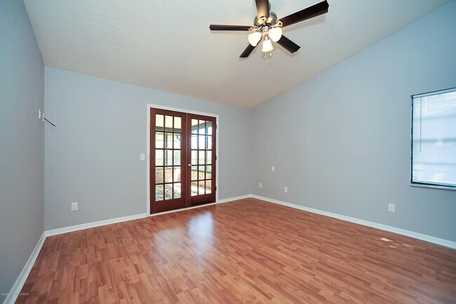 Building Photo - 1068 Pineapple Ave NE