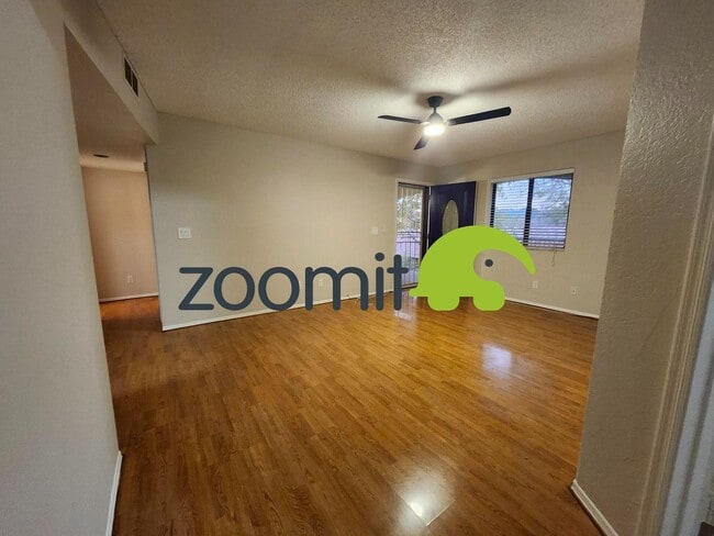 Building Photo - Cute 2 bedroom 2 bath condo in gated community