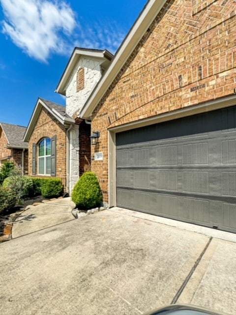 Building Photo - 2119 Llerena Ln