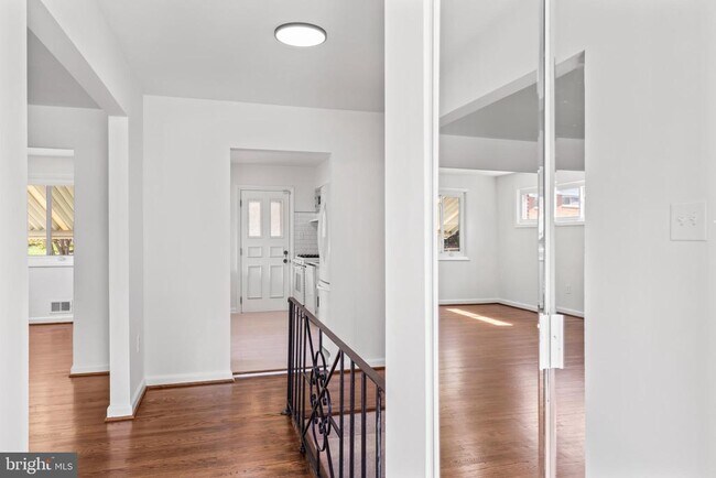 Building Photo - 2521 Fairhill Dr