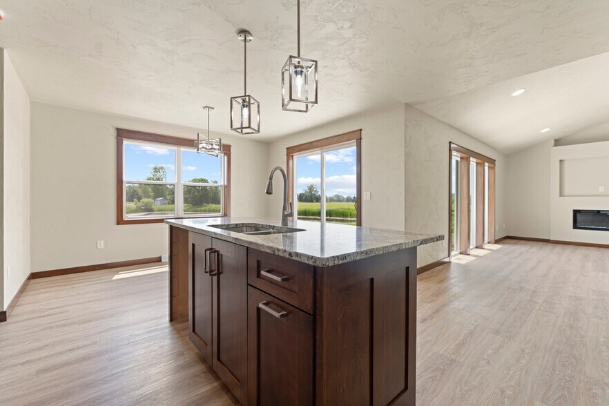 Building Photo - 5373 Pasture Ct