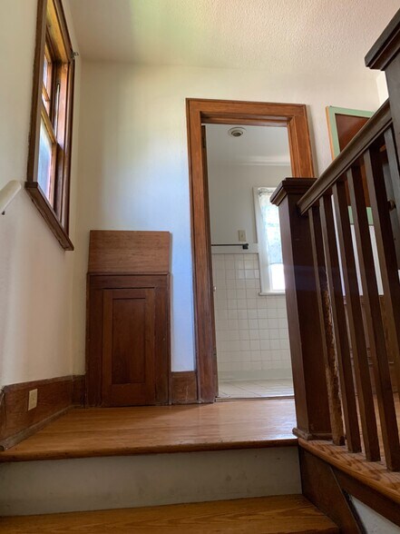 Building Photo - 2115 10th Ave