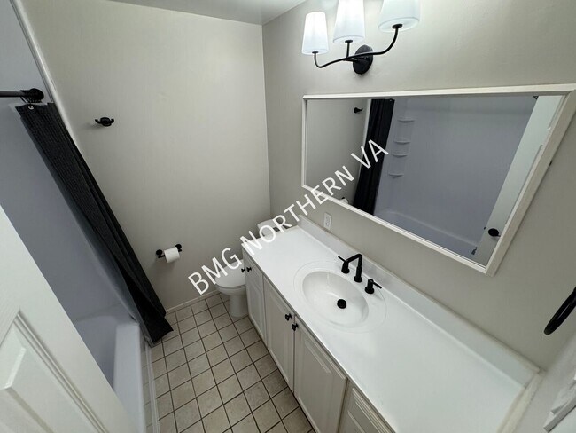 Building Photo - 1109 Hillcrest Dr SW