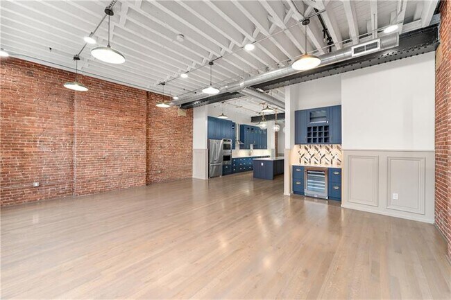 Building Photo - 915 Liberty Ave