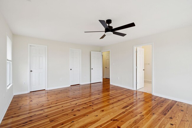 Building Photo - Downtown Charleston Waterfront Townhouse