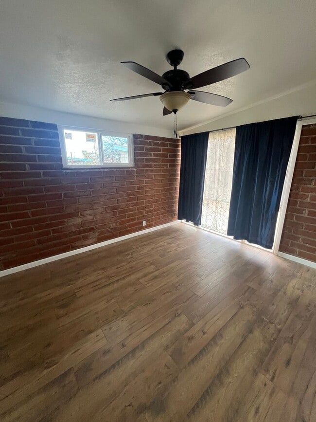 Building Photo - Central 3 Bedroom 2 Bath Burnt Adobe Home with Pool
