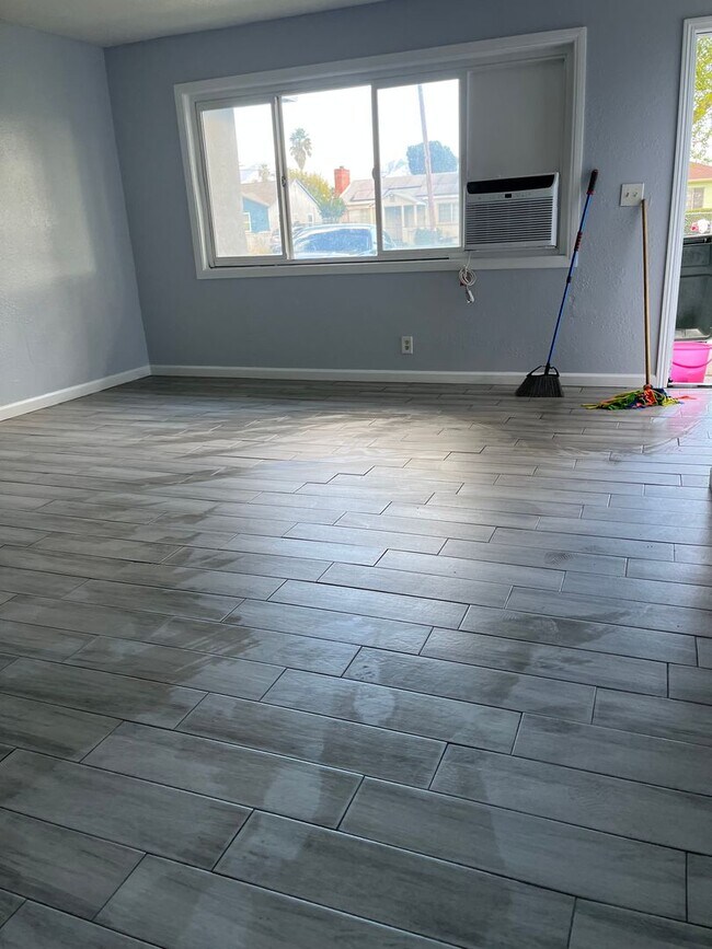 Building Photo - Sierra Way (1726 North)