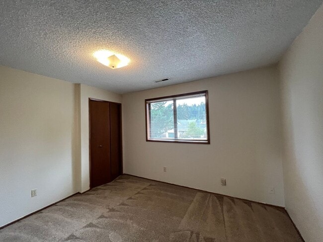 Building Photo - Thurston Charm