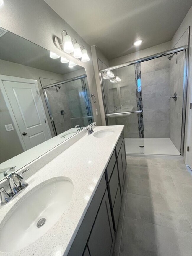 Building Photo - NEWER CONSTRUCTION 4 BEDROOM HOME LOCATED in the NOOK at Shilo Ranch