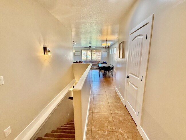 Building Photo - 521 N Creek Ridge Dr