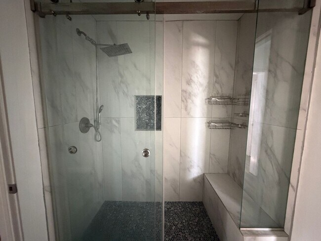 Building Photo - 5034 N Acacia Ave