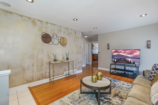 Building Photo - 2247 N 74th Ct