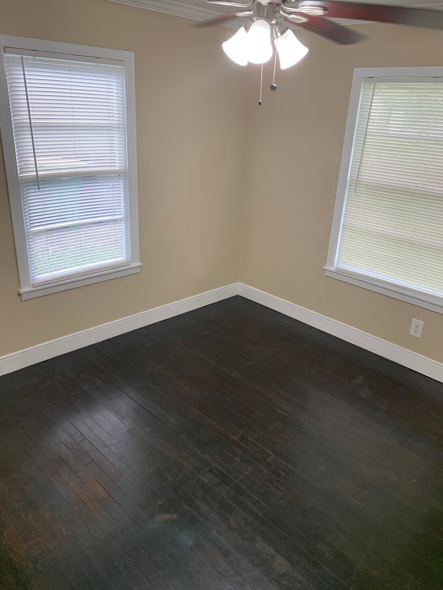 Building Photo - 706 E Polk Ave