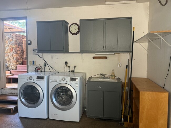 Building Photo - 23799 Woodhaven Pl