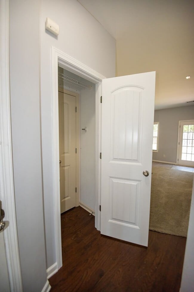 Building Photo - 2606 5 St