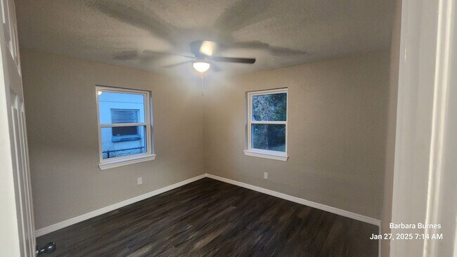 Building Photo - Charming 3-Bedroom, 1-Bath Home in the Heart of Daytona Beach – Fully Remodeled! Fenced in yard