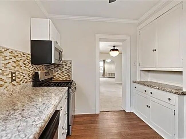 Building Photo - 239 The Blvd