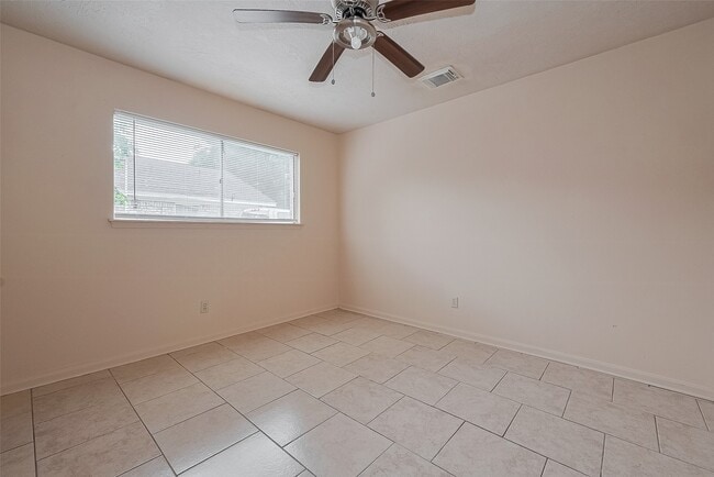 Building Photo - 9126 Willow Meadow Dr