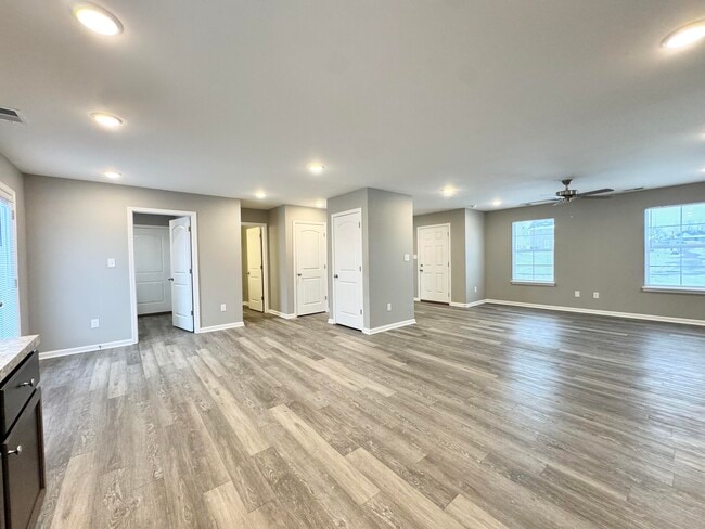 Building Photo - 127 Landry Ln