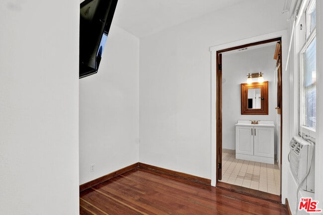 Building Photo - 1340 W 30th St
