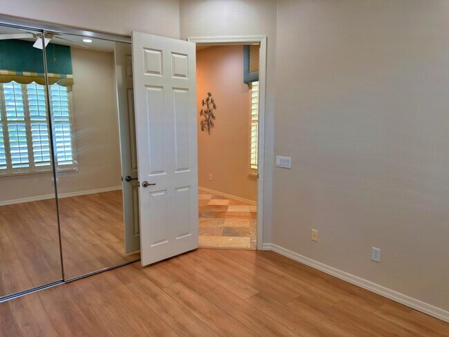 Building Photo - 737 E Charlevoix Ave