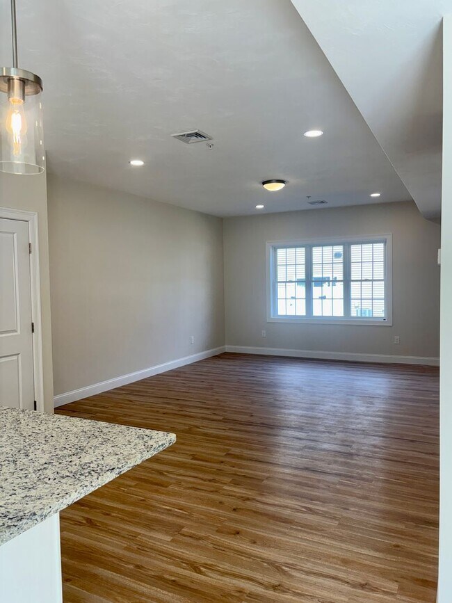 Building Photo - Brand New Townhouse-Style Living with Modern Finishes