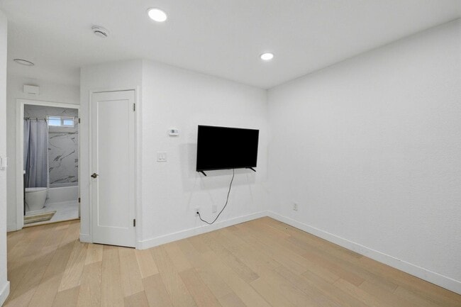 Building Photo - 1397 Vine St