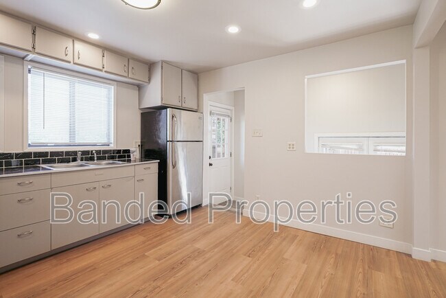 Building Photo - 351 E 4575 S