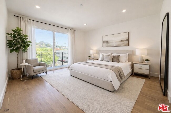 Building Photo - 6847 N Figueroa St