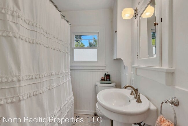 Building Photo - 3 br, 2 bath House - 928 N 90th Street