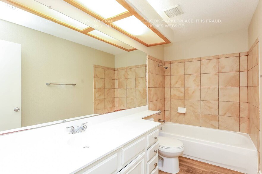 Building Photo - 2592 Clipper Ln