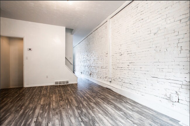 Building Photo - 415 E Carson St