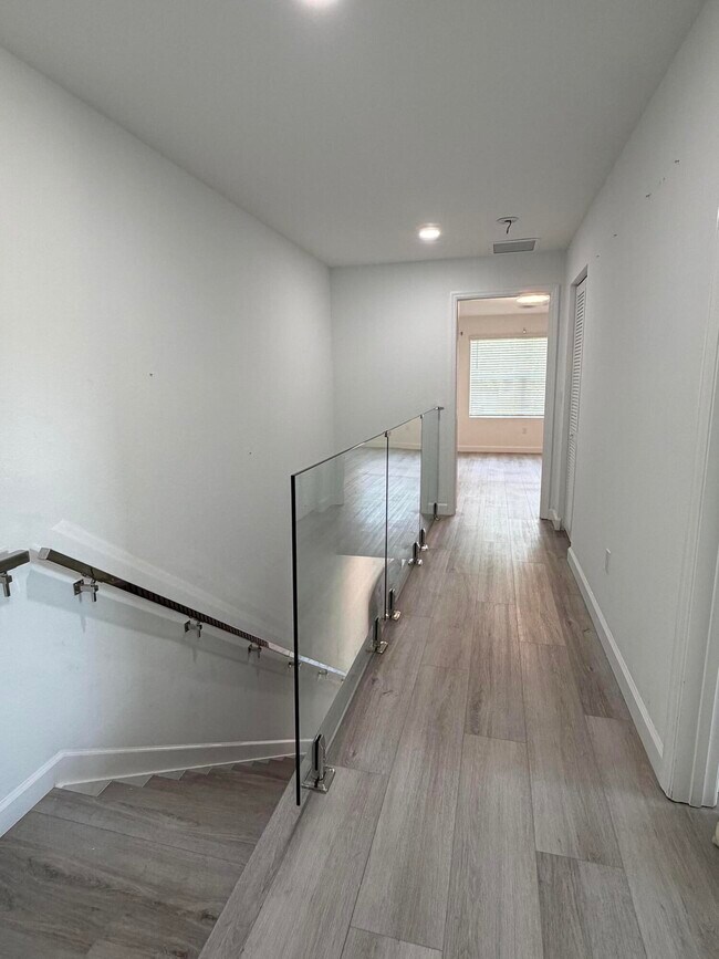 Building Photo - 4416 Hammock Grove Dr