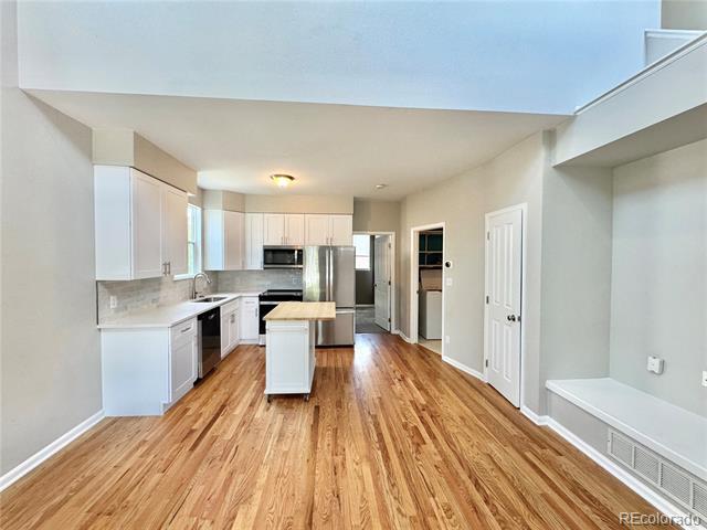 Building Photo - 1730 Lake Shore Pl